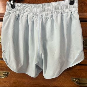 Lululemon Hotty Hots Low-Rise Lined 4" Shorts Sz 6 Long Ice Milk Blue